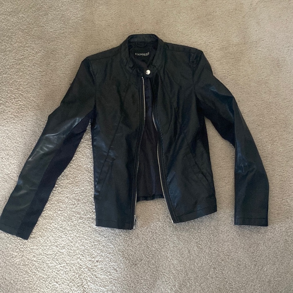 this has been worn twice, and it fits more like an extra small